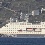 Το κρουαζιερόπλοιο στο λιμάνι της Μυκόνου