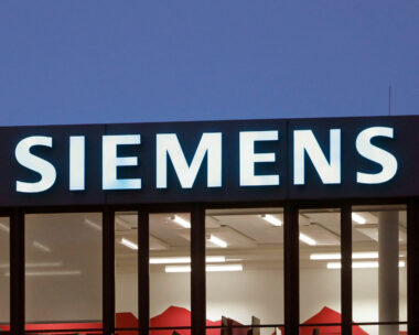 Το λογότυπο της Siemens σε κτίριο γραφείων