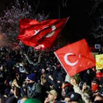 Χιλιάδες Τούρκοι διαδήλωσαν και απόψε ενάντια στη σύλληψη του Ekrem Imamoglu