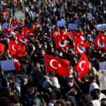 Φοιτητές συμμετέχουν σε διαδήλωση ενάντια στη σύλληψη του δημάρχου της Κωνσταντινούπολης, Εκρέμ Ιμάμογλου