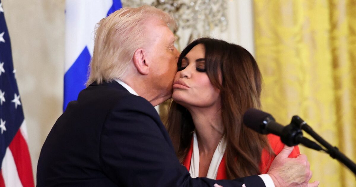 Donald Trump welcomed the Greek community for March 25 – “The legacy of democracy and the Greeks is always among us”