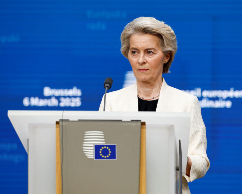 Η ώρα της κρίσης για Φον ντερ Λάιεν και Pfizergate: Στο Ευρωδικαστήριο τα SMS της με τον Άλμπερτ Μπουρλά για τα εμβόλια της COVID-19