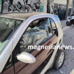 Το αυτοκίνητο της 21χρονης μετά την επίθεση του 37χρονου στον Βόλο