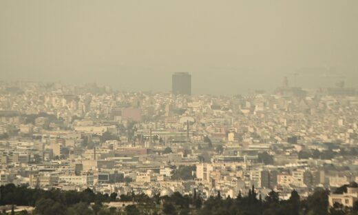 Η αφρικανική σκόνη έκανε ξανά την εμφάνισή της στον ουρανό της πρωτεύουσας
