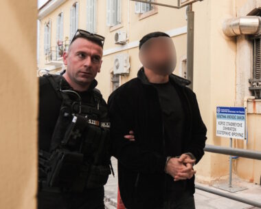 Ο κατηγορούμενος γιος του νεκρού Λευτέρη Καλομοίρη που σκότωσε τον Γιώργο Ξυλούρη στα Ανώγεια
