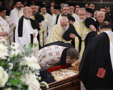 Σε λαϊκό προσκήνυμα η σορός του πρώην μητροπολίτη Θεσσαλονίκης Άνθιμου