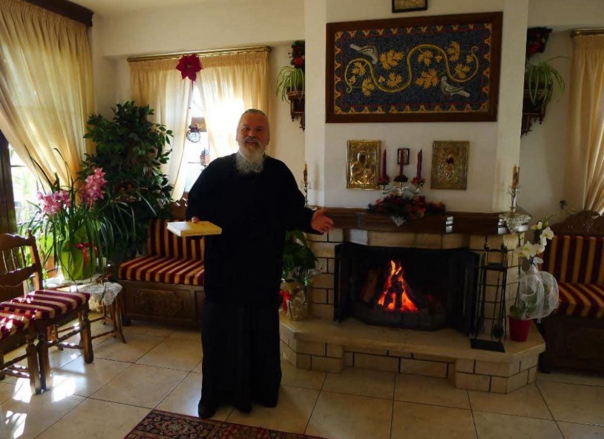 Ο αρχιμανδρίτης Ιγνάτιος Σάπιος που επιτέθηκε σε αστυνομικούς στη Λαμία και συνελήφθη