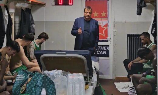 Ο Εργκίν Αταμάν στα αποδυτήρια του Παναθηναϊκού