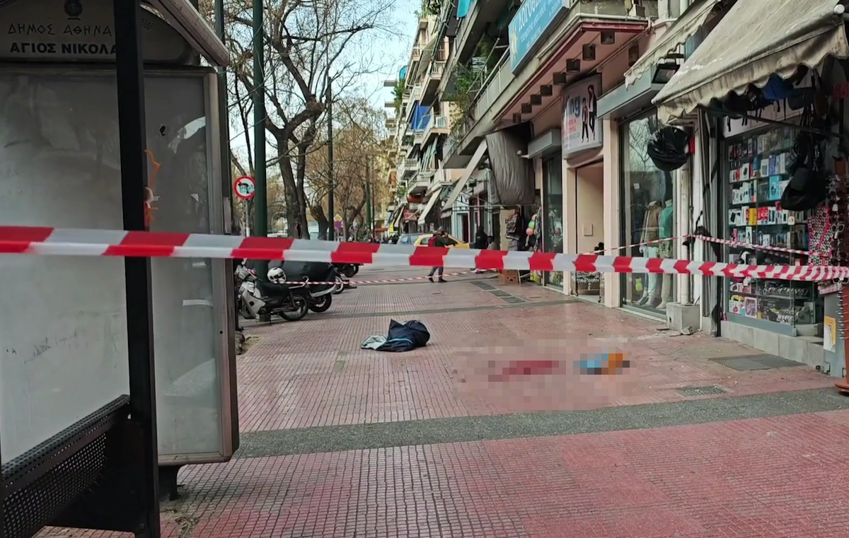 Το σημείο στην Αχαρνών όπου έπεσε άνδρας από κτίριο