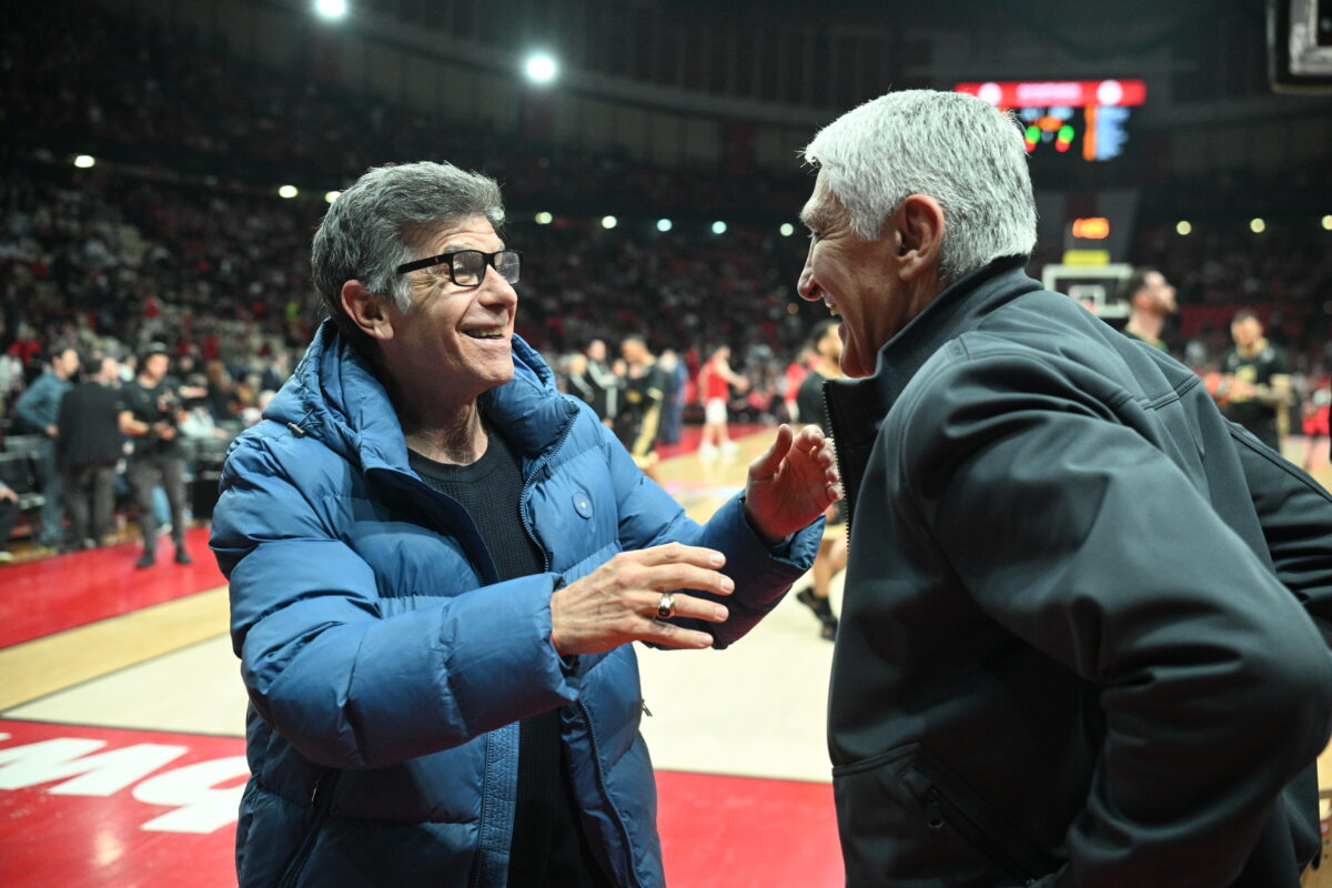 Γιάννης Μπέζος