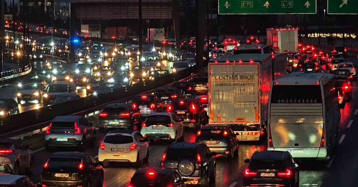 The rain brought a lot of traffic jam: huge problems in Kifissos and Center of Athens
