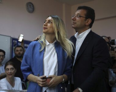 Η Ντιλέκ Ιμάμογλου μαζί με τον σύζυγό της Εκρέμ Ιμάμογλου