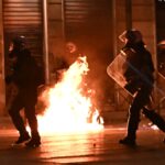 Αστυνομικοί στα επεισόδια στην πορεία για τα Τέμπη