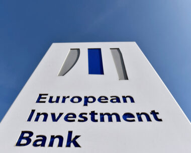 Το logo της Ευρωπαϊκης Τράπεζας Επενδύσεων