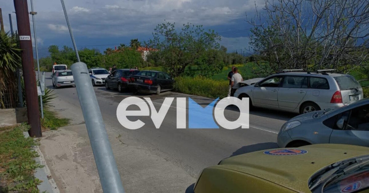 Euboea: Three vehicles outside Eretria