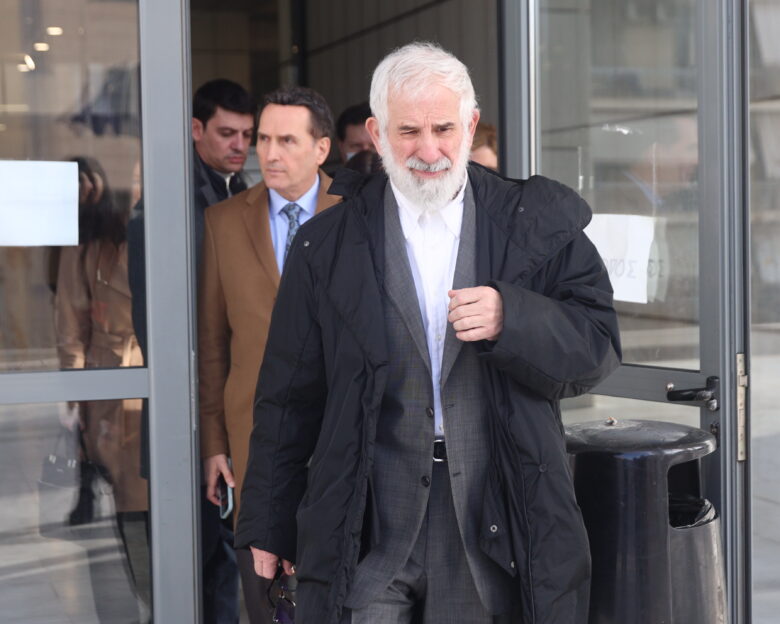 Πέτρος Φιλιππίδης: «Υπήρξα άπιστος αλλά δεν είμαι και Σπαλιάρας» – Παραδέχθηκε ερωτικές συνευρέσεις αλλά όπως είπε ήταν συναινετικές