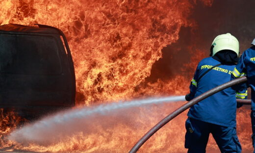 Φωτιά σε αυτοκίνητα σε Σεπόλια και Καισαριανή