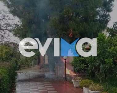 Φωτιά μετά από πτώση κεραυνού σε σπίτι στην Εύβοια
