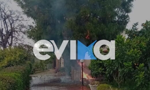 Φωτιά μετά από πτώση κεραυνού σε σπίτι στην Εύβοια