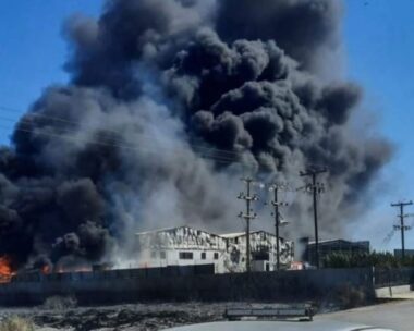 Ολοκληρωτική η καταστροφή από τη φωτιά στο εργοστάσιο στη Ριτσώνα