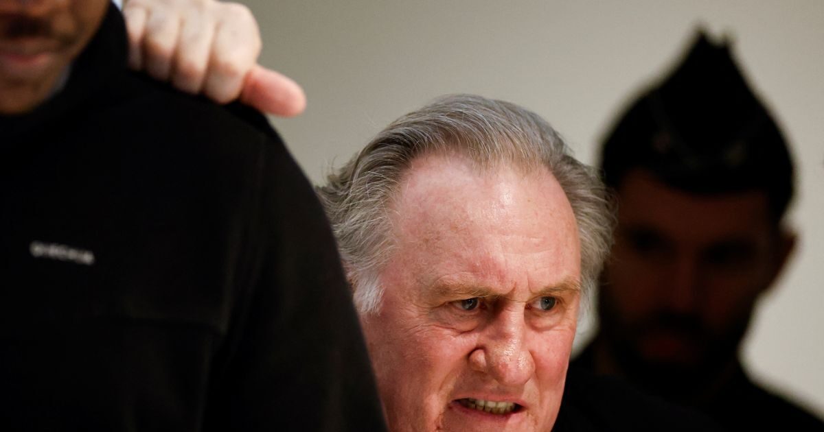 Gerard Deppartier for sexual assault: “I grabbed her by the hips so as not to slip, I was tired”