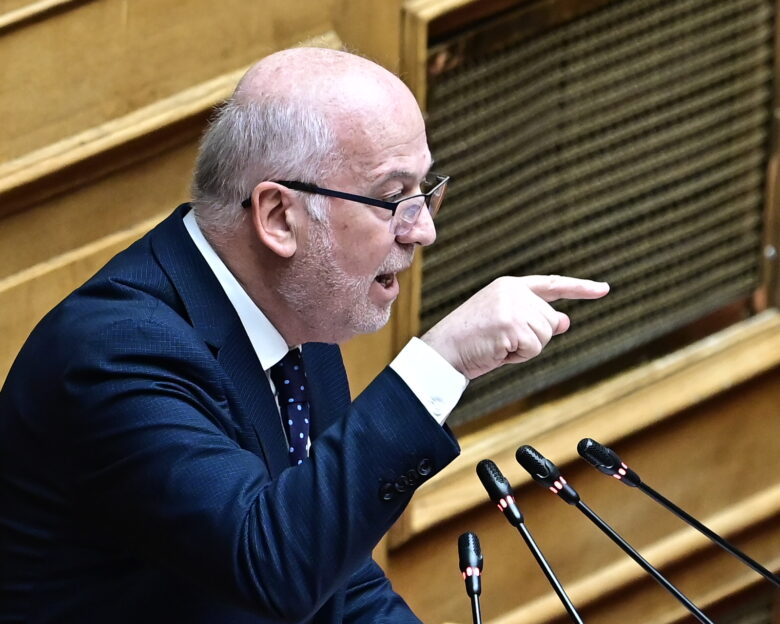 Φλωρίδης: Τα Χριστούγεννα είχαν ενεργοποιηθεί 50.000 ψεύτικοι λογαριασμοί που ενημέρωναν για τα Τέμπη