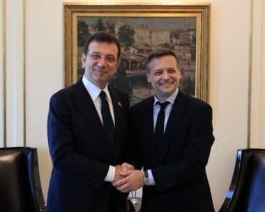 Ο Εκρέμ Ιμάμογλου με τον Χάρη Δούκα