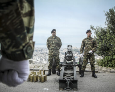 Κανονιοβολισμοί στον λόφο του Λυκαβηττού