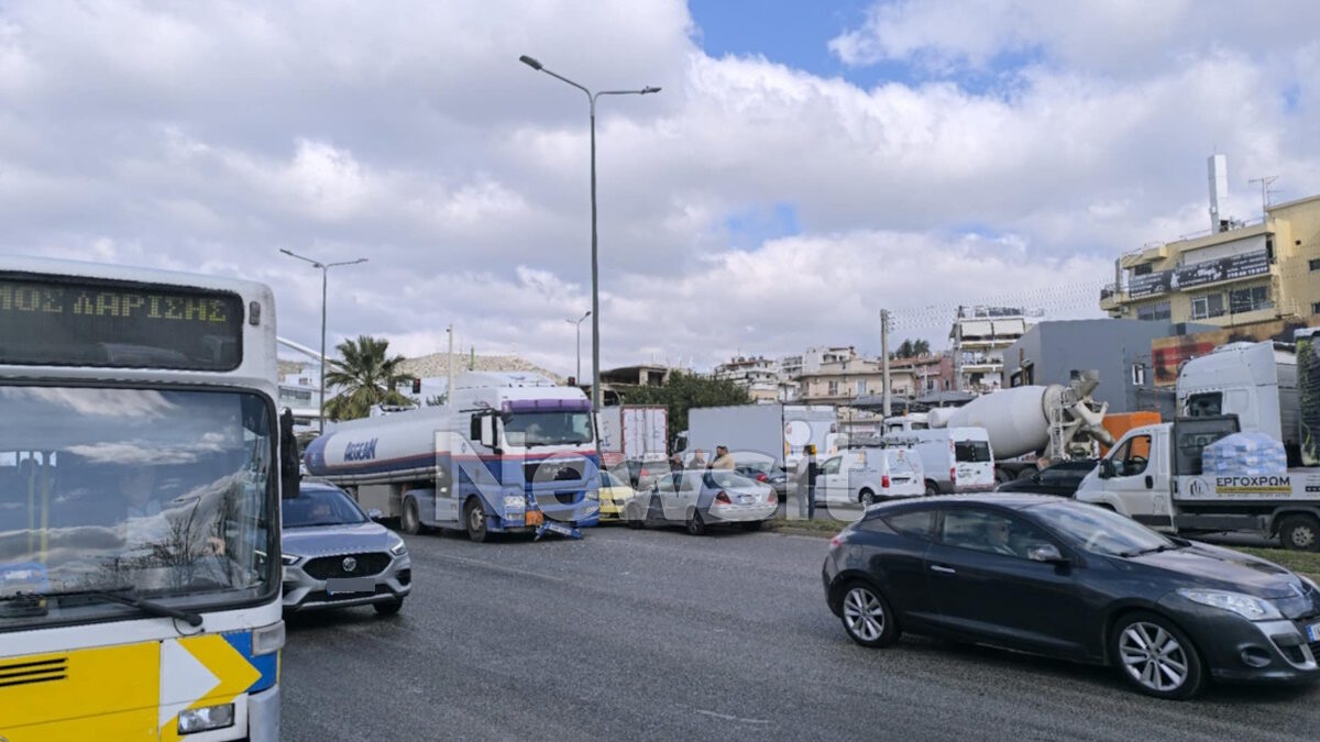 Καραμπόλα στη Λεωφόρο Αθηνών στο Χαϊδάρι