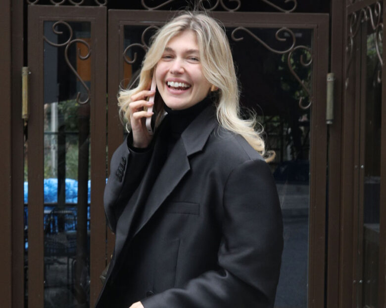 Η Κλέλια Ανδριολάτου είδε το Ολυμπιακός – Αϊντχόφεν και έβγαλε selfie με την μητέρα της στο γήπεδο