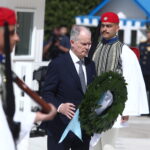 Κατάθεση στεφάνου στο Μνημείο του Άγνωστου Στρατιώτη από τον Κωνσταντίνο Τασούλα