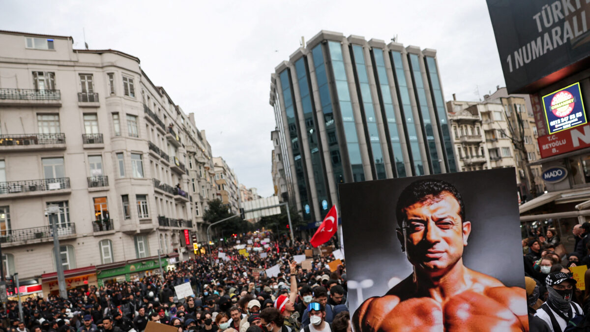 Διαδηλώσεις στην Τουρκία μετά τη φυλάκιση του Εκρέμ Ιμάμογλου