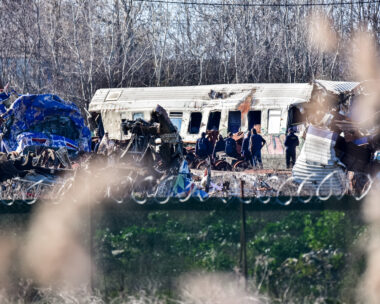 Στην περιοχή Κουλούρι φυλάσσονται τα συντρίμμια των τρένων από τη σύγκρουση στα Τέμπη