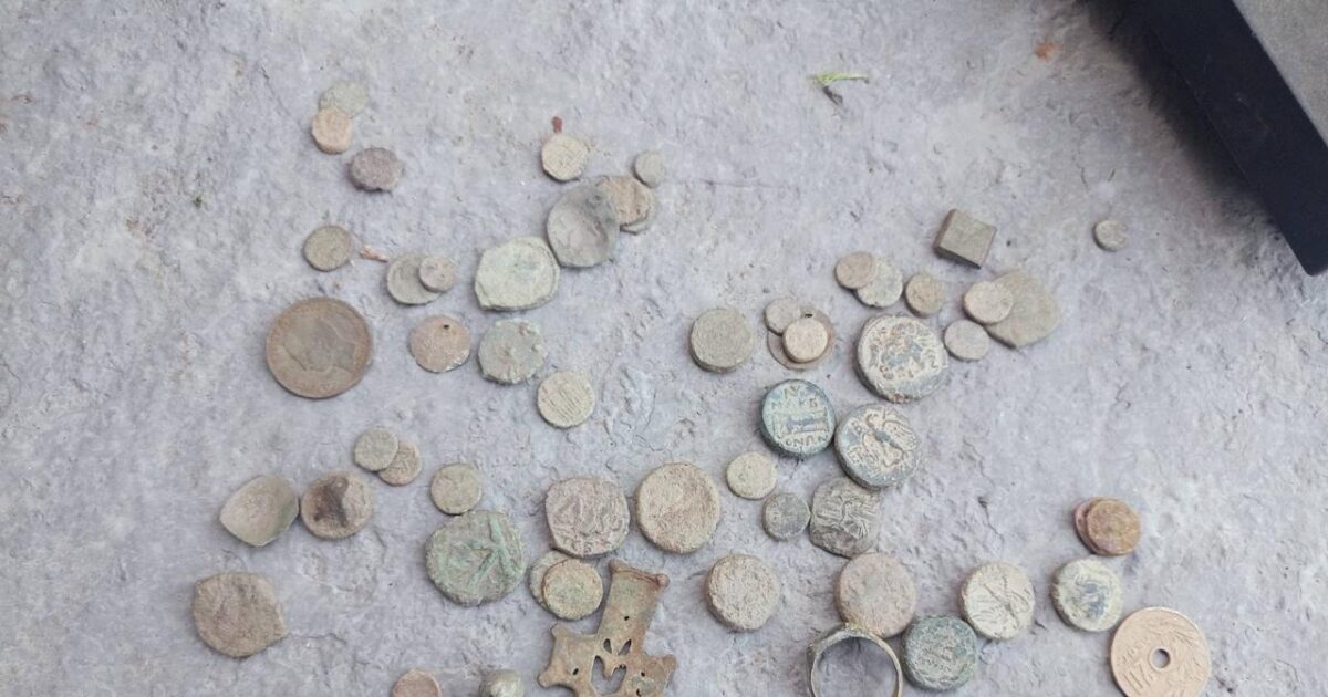 Antiquity Circuits: In suspension of duties, an employee of the Ephorate of Antiquities of Serres