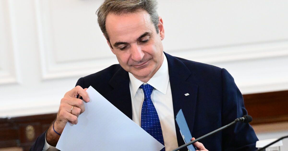 Ανασχηματισμός: Νέα ονόματα στο τραπέζι Ανασχηματισμός: Νέα ονόματα στο τραπέζι
