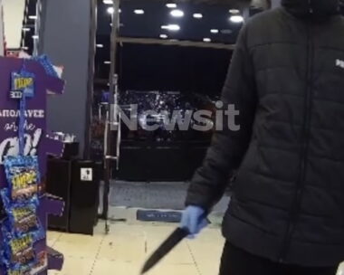 Καρέ από το βίντεο της ληστείας σε take away