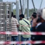 Μετανάστες σε δομή φιλοξενίας στη Μαλακάσα