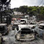 Καμένα αυτοκίνητα από τη φωτιά στο Μάτι