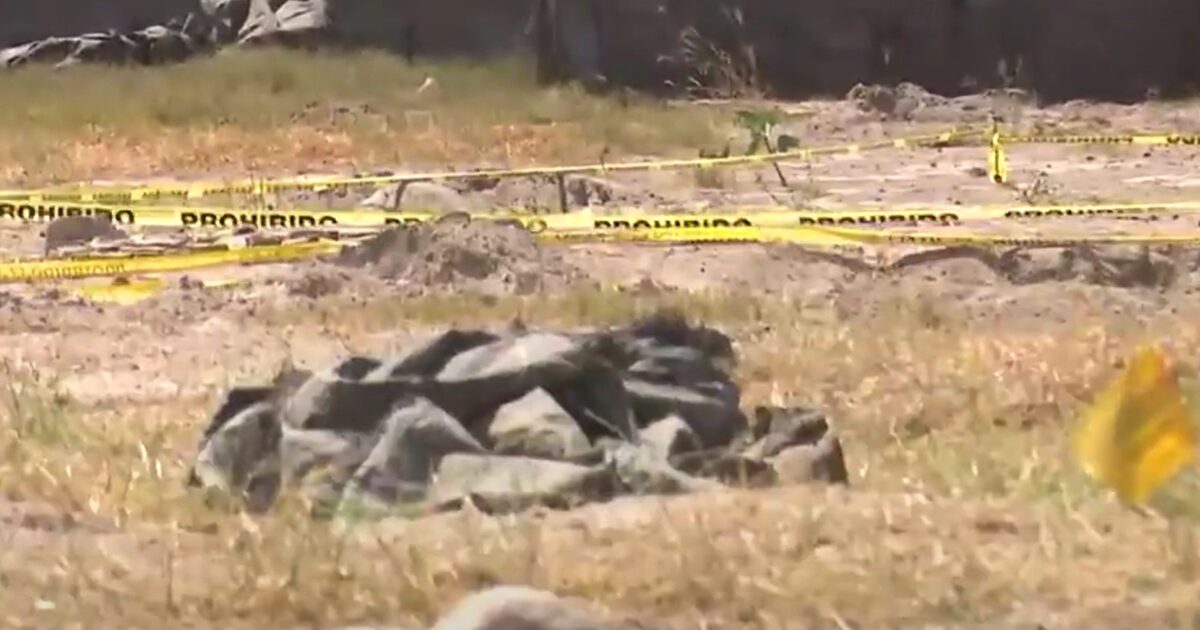 Mexico: Relatives of missing people enter the “ranch of horror” found charred bones