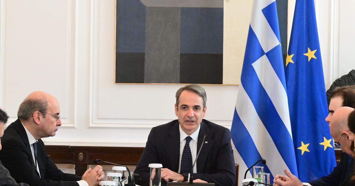Προσπάθεια της κυβέρνησης για επανεκκίνηση με νέα μέτρα ελάφρυνσης Προσπάθεια της κυβέρνησης για επανεκκίνηση με νέα μέτρα ελάφρυνσης