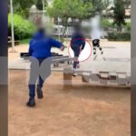 Η στιγμή που οι ανήλικοι τρέχουν μετά από ληστεία που διέπραξαν στη Νέα Σμύρνη
