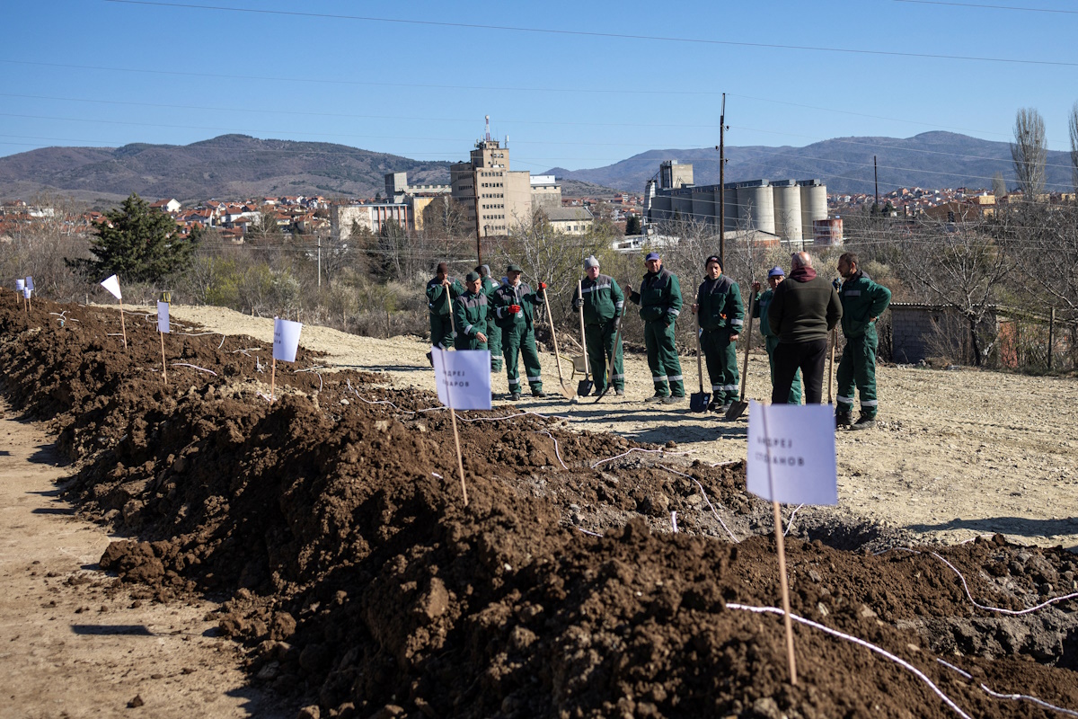 Οι συγγενείς των θυμάτων στο Κότσανι της Βόρειας Μακεδονίας