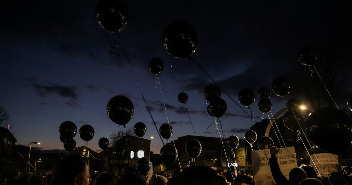 Northern Macedonia: Demonstrations for tragedy in Kotsani – in the sky 59 black balloons in memory of victims