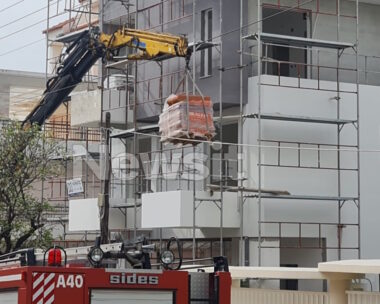 Η οικοδομή που έγινε το δυστύχημα στη Βούλα
