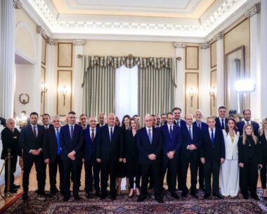 Τα νέα μέλη της κυβέρνησης με τον Κυριάκο Μητσοτάκη και τον Κωνσταντίνο Τασούλα