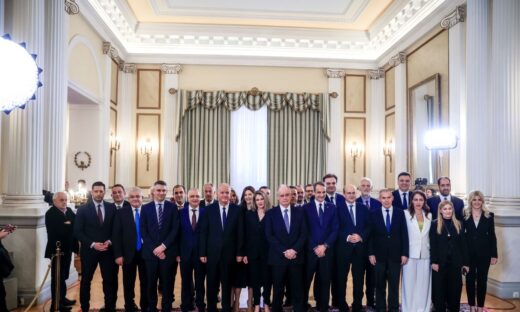 Τα νέα μέλη της κυβέρνησης με τον Κυριάκο Μητσοτάκη και τον Κωνσταντίνο Τασούλα