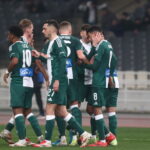 Οι παίκτες του Παναθηναϊκού πανηγυρίζουν για τη νίκη τους