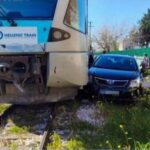 Τρένο παρέσυρε αυτοκίνητο που ήταν παρκαρισμένο πάνω στις γραμμές
