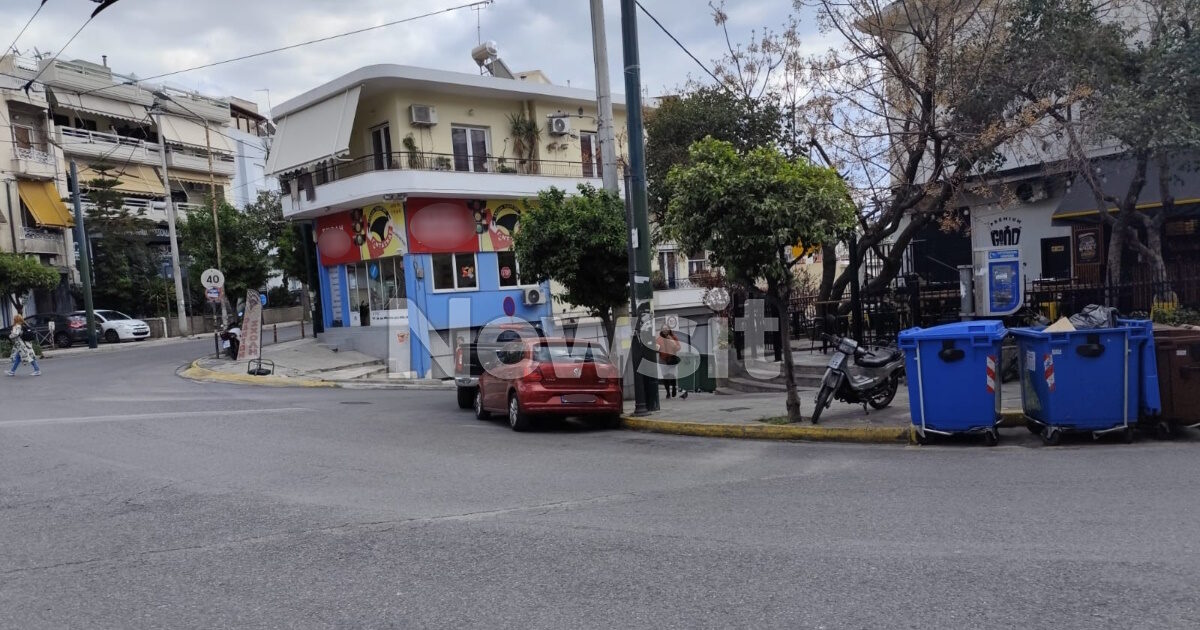 Το σημείο όπου παρασύρθηκε η 65χρονη στον Πειραιά