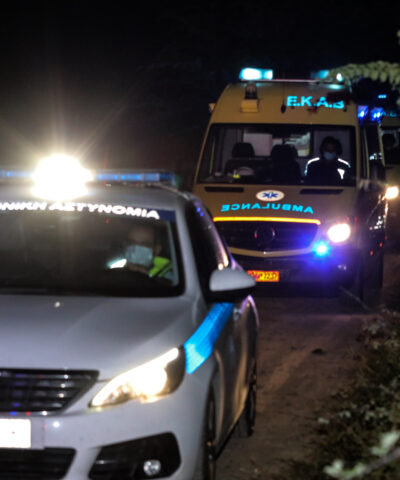 Περιπολικό και ασθενοφόρο